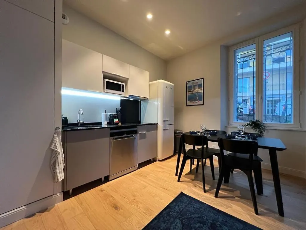 Appartement Situe Au Centre Ville De Cannes Apartment