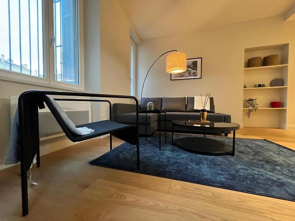 Appartement Situe Au Centre Ville De Cannes